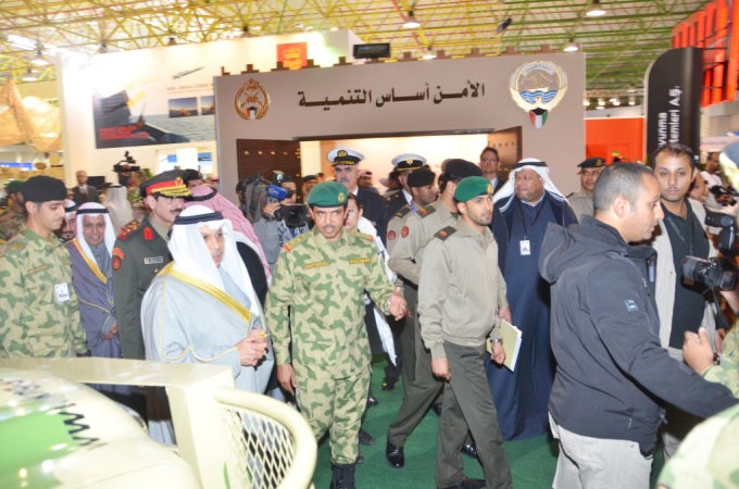 الشيخ خالد الجراح يتفقد جناح الحرس الوطني في معرض الدفاع والطيران
