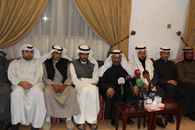 دناصر الصانع متحدثا وبجانبه دجمعان الحربش﻿