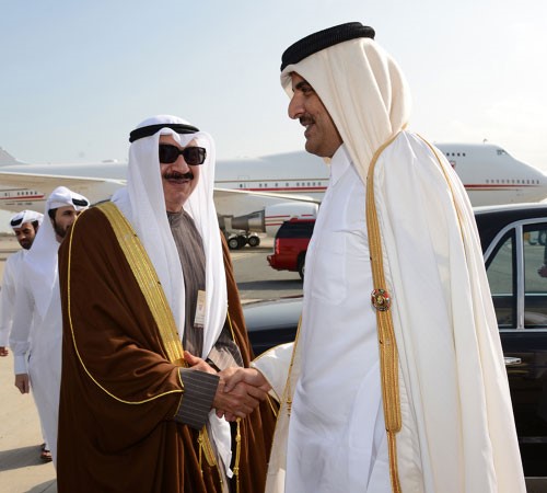 صاحب السمو الشيخ تميم بن حمد بن خليفة ال ثاني مغادرا وفي وداعه الشيخ سالم العبدالعزيز﻿