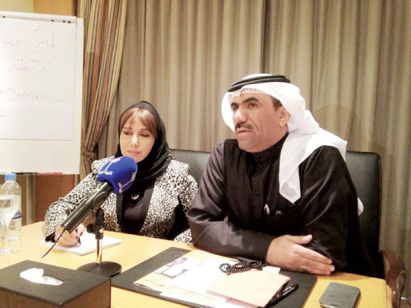 مريم الغامدي ورئيس المركز الاعلامي للمهرجان الزميل مفرح الشمري في المؤتمر الصحافي﻿