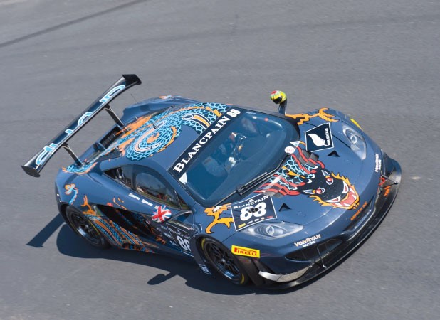 خالد المضف يمثل الكويت في سباق «Gulf 12hr» للتحمل على متن « McLaren 12C GT3» اليوم