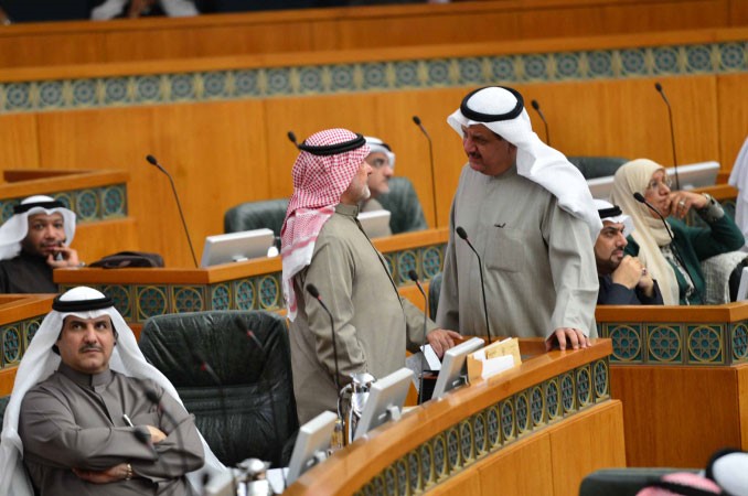 حديث بين عيسى الكندري وصالح عاشور﻿