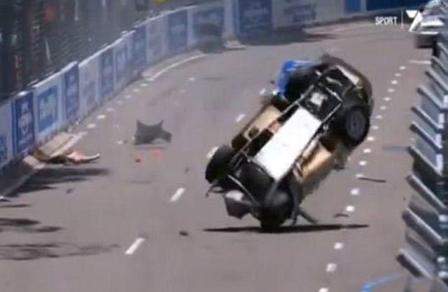 بالفيديو.. أعنف حادث في سباق السيارات!