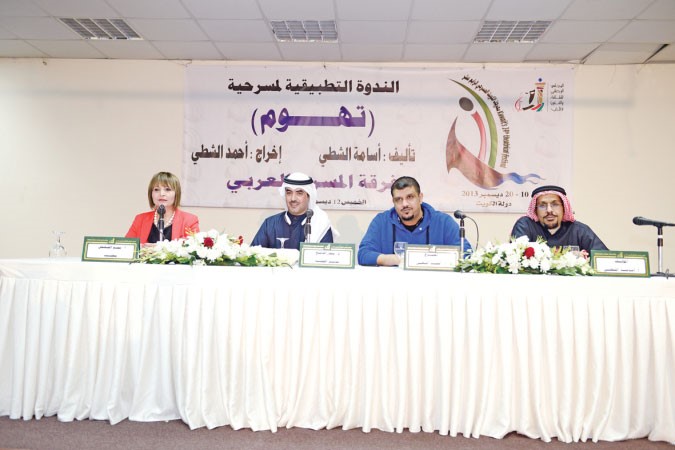 بدر الدلح يتوسط اسامة واحمد الشطي ومجد القصص في الحلقة النقاشية