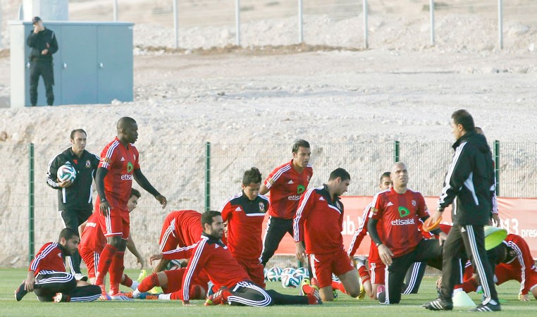 لاعبو الاهلي متحفزون لمواجهة غوانغزو اليوم	 رويترز﻿