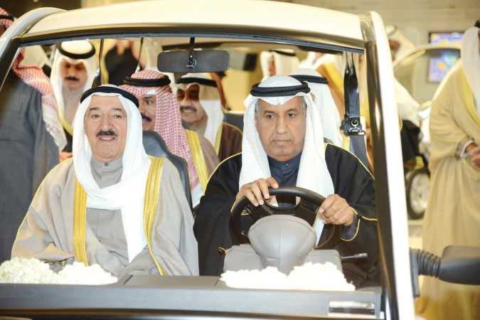 صاحب السمو الامير الشيخ صباح الاحمد اثناء افتتاحه ورعايته لبرج الحمراء العام الماضي وبجانبه خالد العثمان﻿