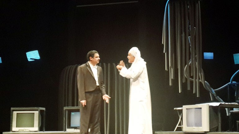 جاسم النبهان وخالد المفيدي في المسرحية ﻿