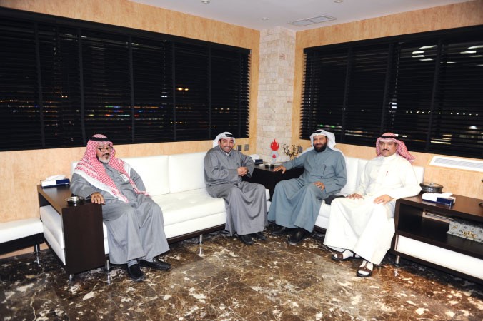 رئيس التحرير الزميل يوسف خالد المرزوق خلال استقباله النائب دعلي العمير بحضور المستشار الزميل يوسف عبدالرحمن وسكرتير تحرير الشؤون البرلمانية الزميل حسين الرمضانفريال حماد