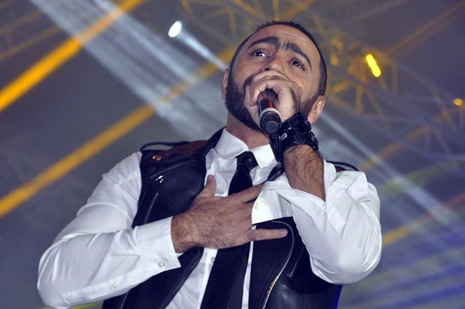 بالصور.. ساعة تامر حسني تثير إعجاب جمهوره.. وشيرين تعود للفساتين العارية 