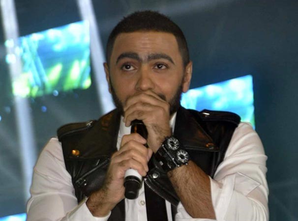 بالصور.. ساعة تامر حسني تثير إعجاب جمهوره.. وشيرين تعود للفساتين العارية 