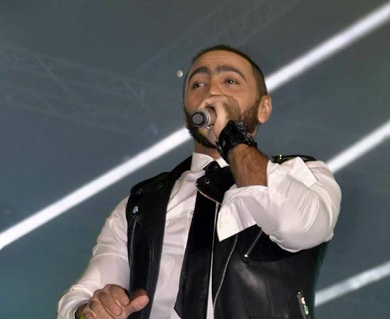 بالصور.. ساعة تامر حسني تثير إعجاب جمهوره.. وشيرين تعود للفساتين العارية 