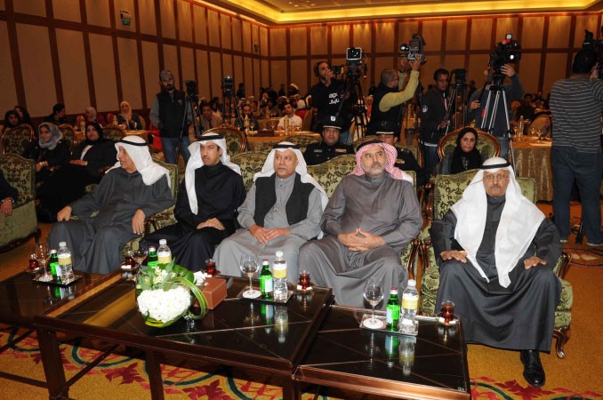 د فواز الحصينان وحسين الخرافي في مقدمة الحضور ﻿