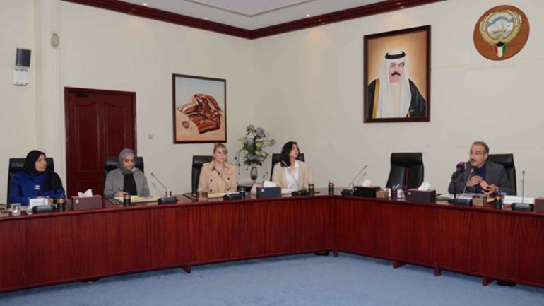 درضا الخياط مع الحضور في الاجتماع ﻿