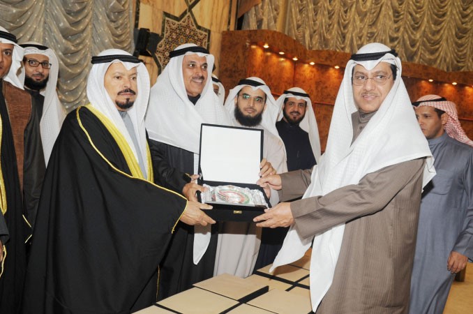 محمد المسيلم يكرم مبارك الخرينج﻿
