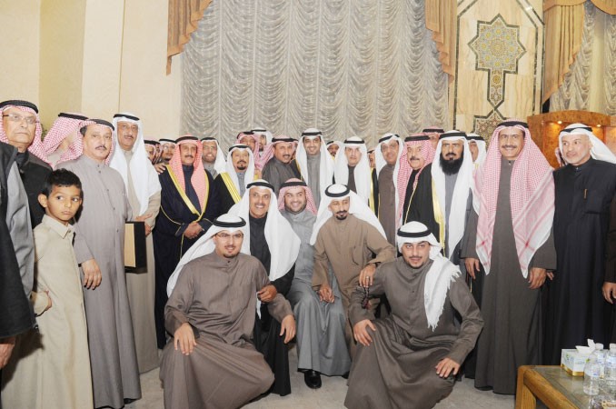 الشيخ محمد العبدالله ومبارك الخرينج ومحمد المسيلم مع عدد من ابناء قبيلة الرشايدة ومجموعة من المكرمين 	قاسم باشا﻿
