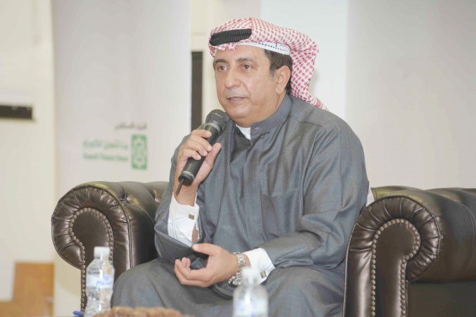  العمر يقود حوارا مباشرا مع طلاب جامعة الخليج 