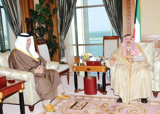  صاحب السمو الامير الشيخ صباح الاحمد مستقبلا سمو رئيس الوزراء الشيخ جابر المبارك 