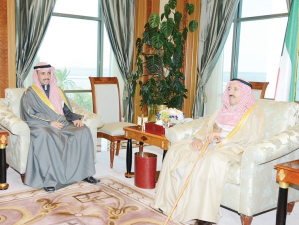  صاحب السمو الامير الشيخ صباح الاحمد خلال لقائه مرزوق الغانم 