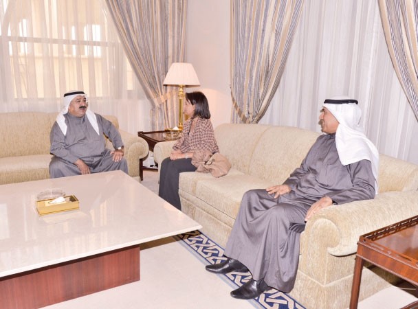الشيخ ناصر صباح الاحمد مستقبلا رشا الرومي والكابتن عبدالمحسن الفقعان
