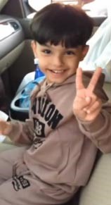 بالفيديو... طفل كويتي يعثر على فقع زبيدي في بر الكويت