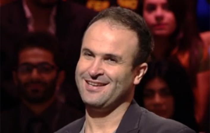 الفنان اللبناني أيمن زبيب يهدي سرواله لمعجبيه على الهواء ويعترف بعادته المحرجة
