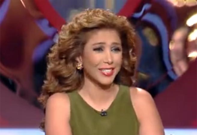 الفنان اللبناني أيمن زبيب يهدي سرواله لمعجبيه على الهواء ويعترف بعادته المحرجة