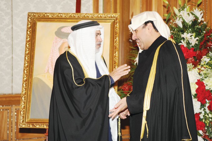الشيخ حمد جابر العلي مباركا للسفير البحريني