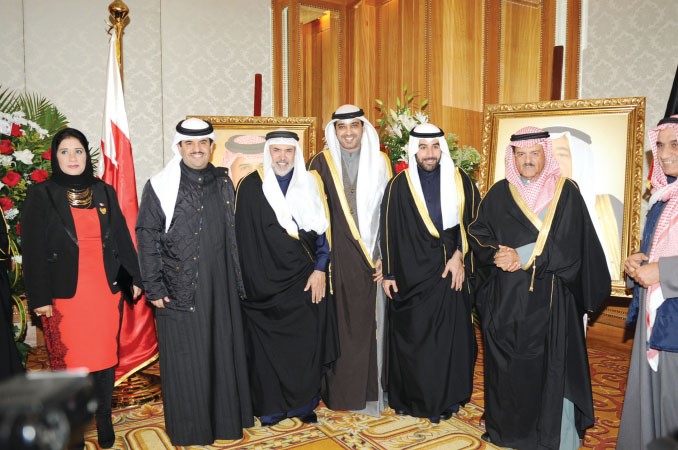الشيخ محمد العبدالله والشيخ دعيج الخليفة يقدمان التهاني 