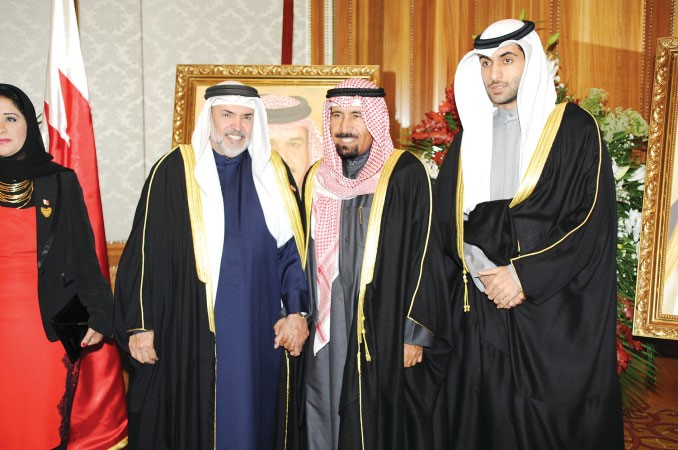 الشيخ علي الجابر يقدم التهاني 