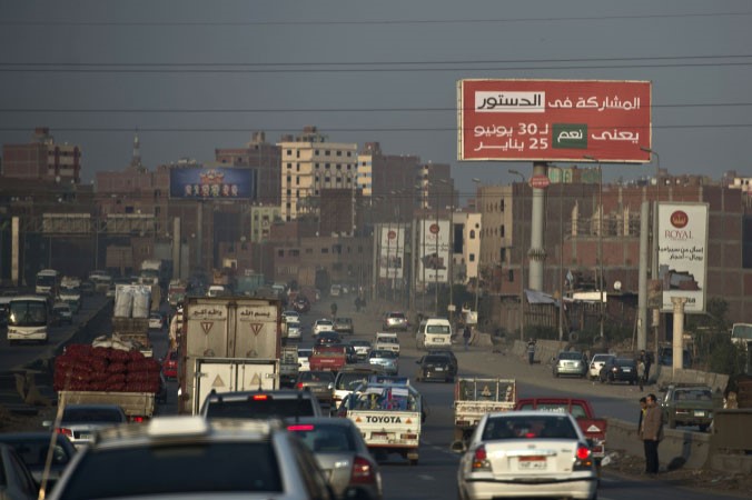 لافتة تدعو المصريين الى المشاركة في الاستفتاء على الدستور الجديد في طريق الدائري بالقاهرة افپ
