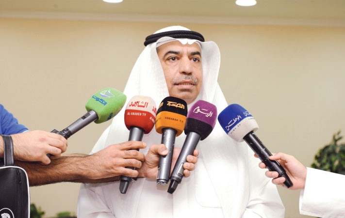 فوزي المجدلي متحدثا الى الصحافيين خلال الجولة﻿