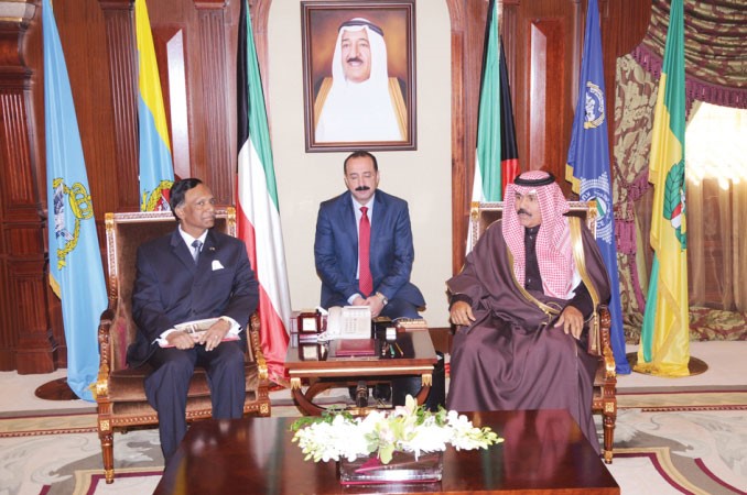 سمو نائب الامير وولي العهد الشيخ نواف الاحمد مستقبلا سفير بنغلاديش 