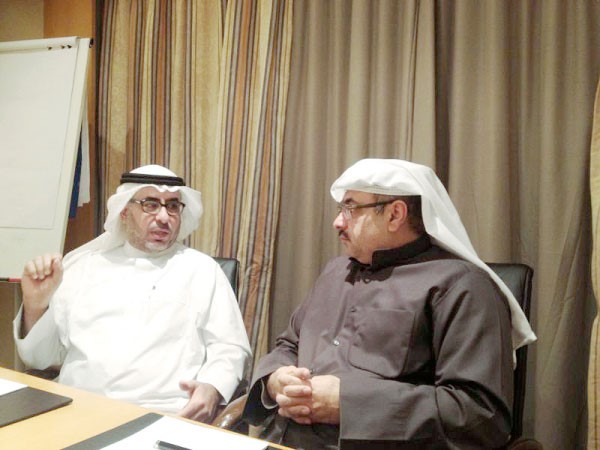الزميل فادي عبدالله والمخرج السعودي عمر الجاسر في المؤتمر﻿