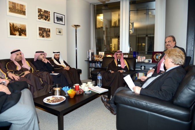 رئيس مجلس الامة مرزوق الغانم والوفد المرافق له خلال الاجتماع﻿