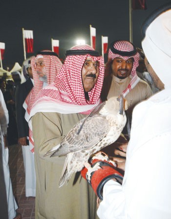 الشيخ مشعل خلال الجولة ﻿