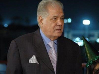 بالصور.. شاهد ماذا ارتدت فيفي عبده في جنازة جمال إسماعيل