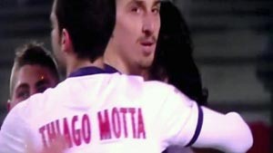 بالفيديو.. لافيتزي يداعب "أنف" إبراهيموفيتش