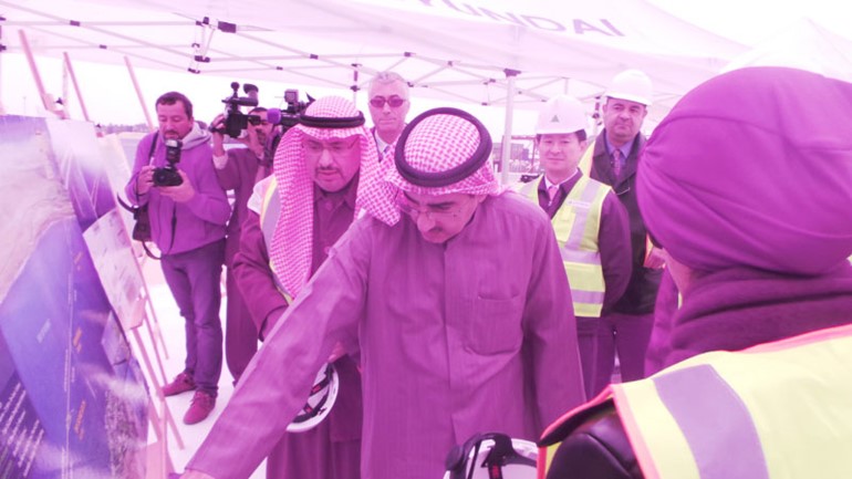  ويطلع على مراحل العمل في المشروع ﻿