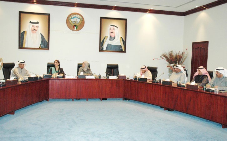 مريم الوتيد خلال ترؤسها الاجتماع الاول لفريق التدخل السريع﻿
