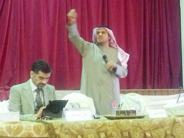 دمحمد الشريكة متحدثا للحضور﻿