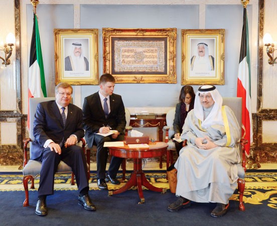 سمو رئيس الوزراء الشيخ جابر المبارك مستقبلا نائب رئيس مجلس الوزراء جمهورية اوكرانيا 