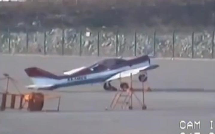 بالفيديو.. الرياح القوية تجعل طائرة متوقفة تطير بدون طيار