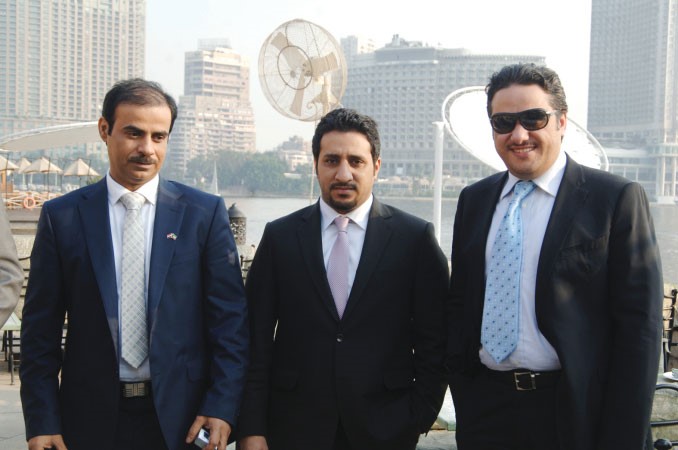 ﻿القنصل مشعل السعيد وبعض اعضاء السفارة الكويتية﻿