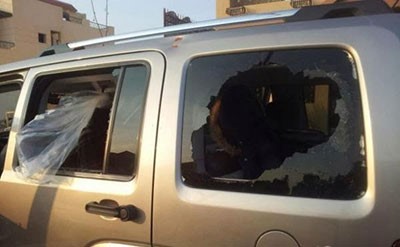 بالصور.. مي سليم وابنتها تنجوان من الموت بعد تحطيم "الأخوان" سيارتها 