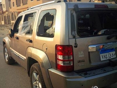 بالصور.. مي سليم وابنتها تنجوان من الموت بعد تحطيم "الأخوان" سيارتها 