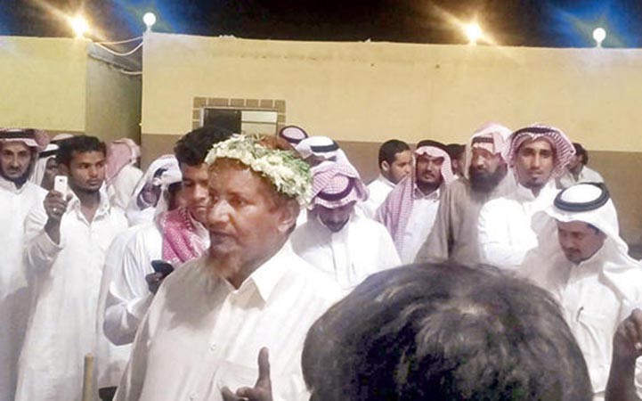 بالفيديو.. لحظة وفاة شاعر سعودي إثر نوبة قلبية بحفل زفاف في جازان