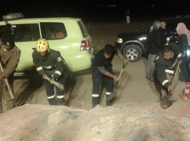 بالفيديو.. حفر بئر موازية لاستخراج جثة طفلة سعودية سقطت في بئر عمقها 100 متراً