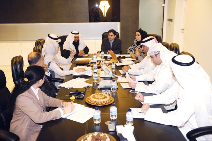 مدير التحرير الزميل محمد الحسيني وسكرتير تحرير الشؤون البرلمانية الزميل حسين الرمضان ورئيسة قسم المحليات الزميلة عفاف مختار والزميلة الاء خليفة في متابعة لمحاور الندوة	هاني الشمري﻿