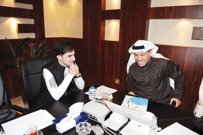 محمد طنا يرد على استفسارات القراء بحضور مدير التحرير الزميل محمد الحسيني