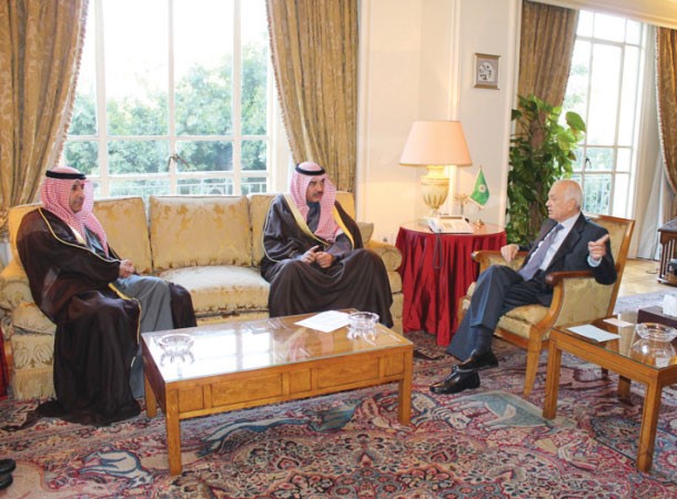 الشيخ صباح الخالد خلال لقائه نبيل العربي